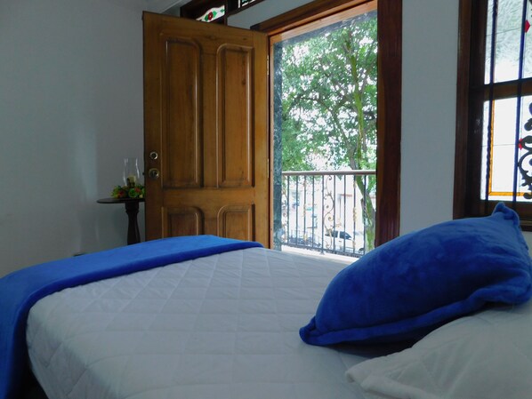 Bathroom shower - Casa Hotel Impacto (Cali)