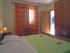 Apartment, Ground Floor | Free WiFi, bed sheets - Apartments Bareta (Trogir)