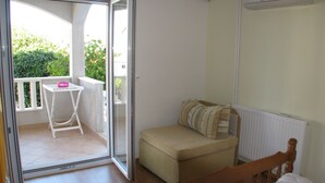 Unclassified image, 4 of 34, button - Apartments Bareta (Trogir)