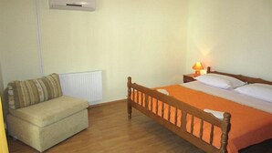 Unclassified image, 5 of 34, button - Apartments Bareta (Trogir)