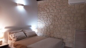 Minibar, lydisolert, barnesenger og wi-fi (inkludert)
