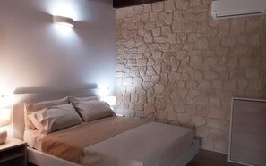 Minibar, soundproofing, cribs/infant beds, free WiFi - Al Pez Exclusive Rooms (Olbia)
