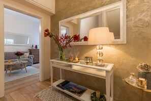 Superior Double Room | Living area | 105-cm flat-screen TV with satellite channels, TV, DVD player - Apartments and rooms Perla (Dubrovnik)