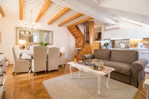 Superior Apartment, 2 Bedrooms | Living area | 105-cm flat-screen TV with satellite channels, TV, DVD player - Apartments and rooms Perla (Dubrovnik)