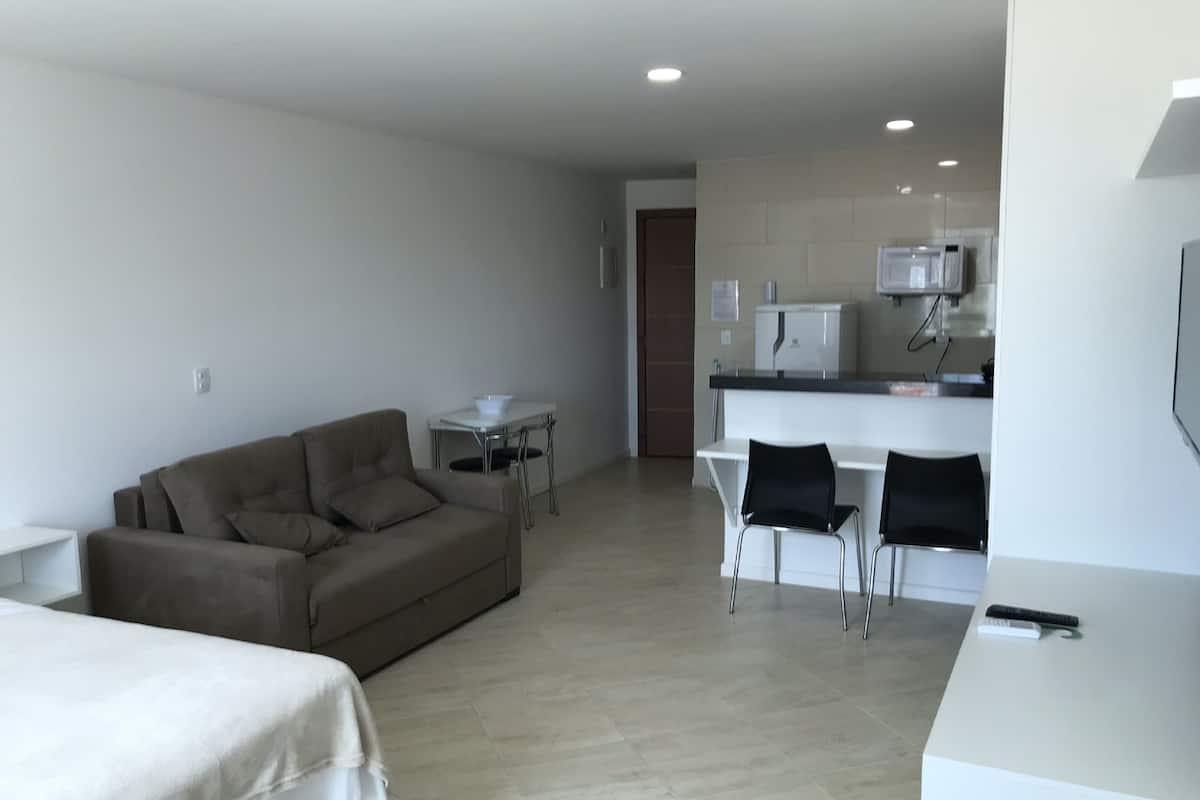 Apartamento Superior Vista Piscina (Capacidade para 5 pessoas) | 1 bedroom, premium bedding, blackout drapes, soundproofing