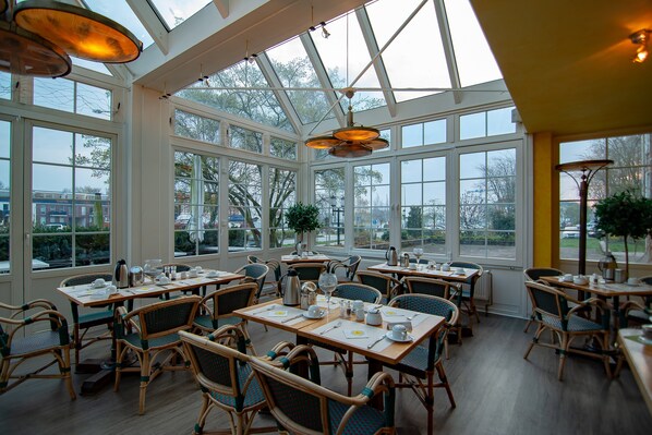 Daily buffet breakfast (EUR 7.00 per person) - Alter Speicher Hotel & Restaurant (Greifswald)