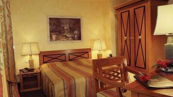 Basic Double Room | In-room safe, desk, free WiFi, wheelchair access