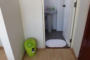Dusche, Regendusche, kostenlose Toilettenartikel, Haartrockner