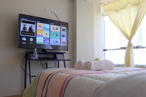 Tabla de planchar con plancha, wifi gratis y ropa de cama 