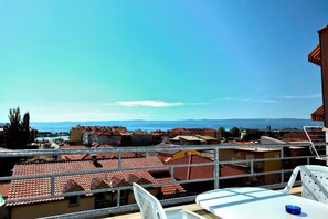 Apartemen (A2+2 No.2) | Balkon
