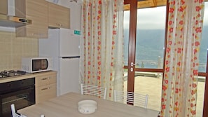 Apartment, 1 Bedroom | In-room dining