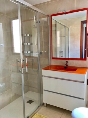 Shower, free toiletries, hair dryer, bidet - Edificio Gemelos 2 (Benidorm)