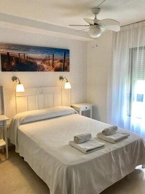 1 bedroom, desk, iron/ironing board, cribs/infant beds - Edificio Gemelos 2 (Benidorm)