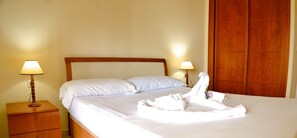 1 bedroom, desk, iron/ironing board, cots/infant beds - Edificio Gemelos 2 (Benidorm)