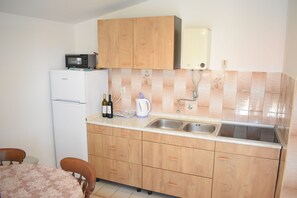 냉장고, 쿡탑, 조리 도구/접시/주방 기구