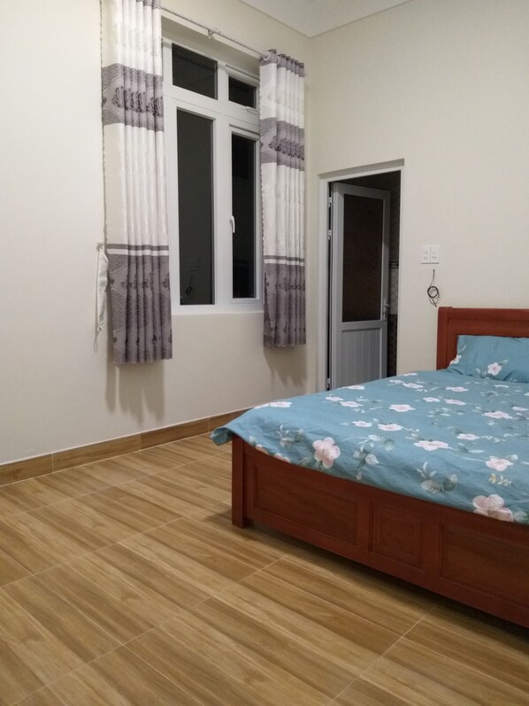 โต๊ะทำงาน, เตารีด/  โต๊ะรีดผ้า, Wi-Fi ฟรี