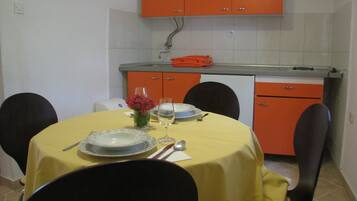 Apartment, Balcony | Private kitchenette | Fridge, stovetop, electric kettle, cookware/dishes/utensils