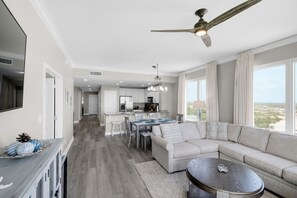 TV, DVD player - 🌞Remodeled-Pool-Grandview East 1601- Azure Paradise🌞 (Panama City Beach)