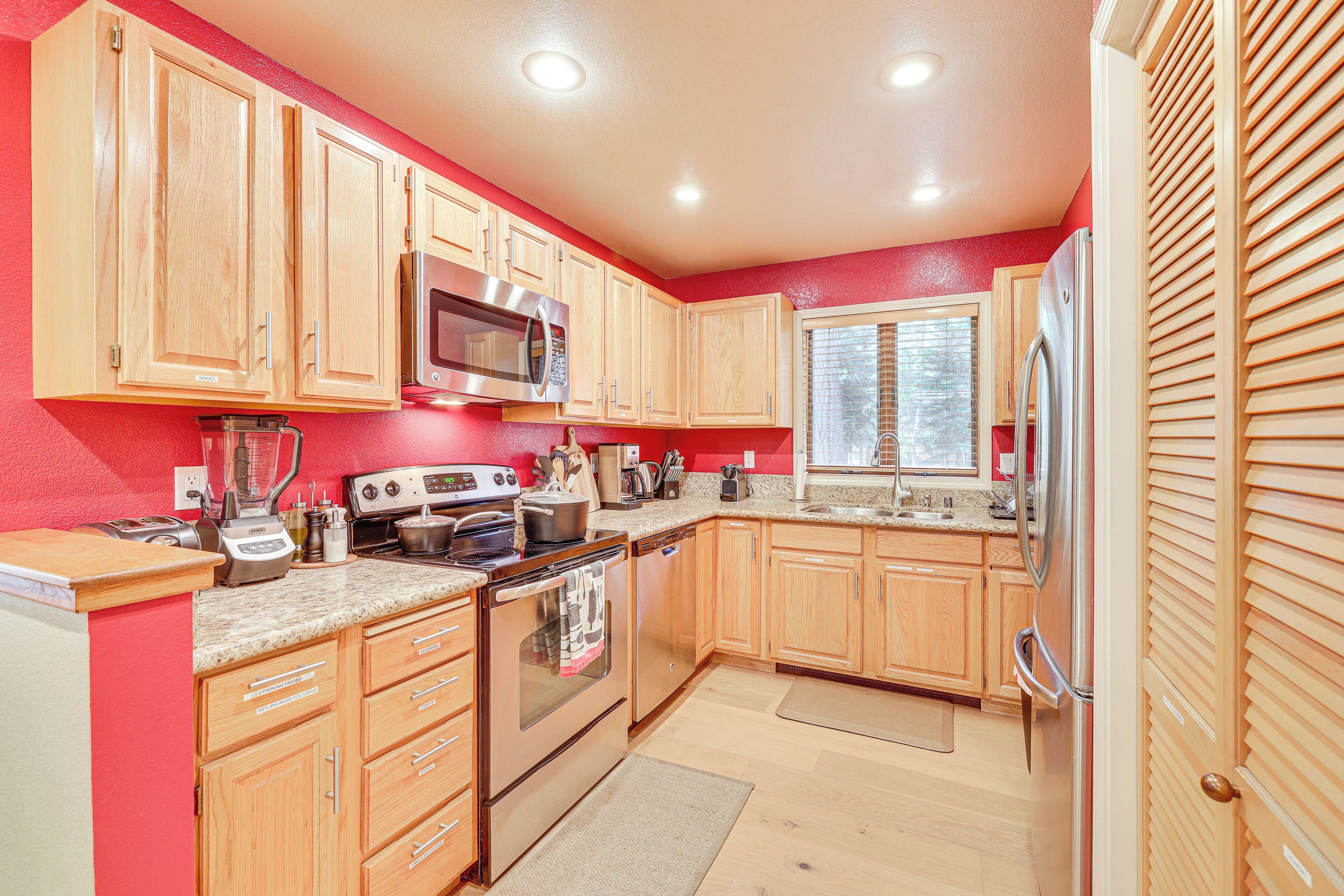 Fridge, microwave, stovetop, dishwasher