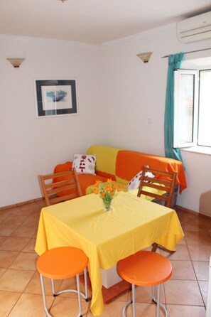 Apartamento (2) | Opções para refeição no quarto