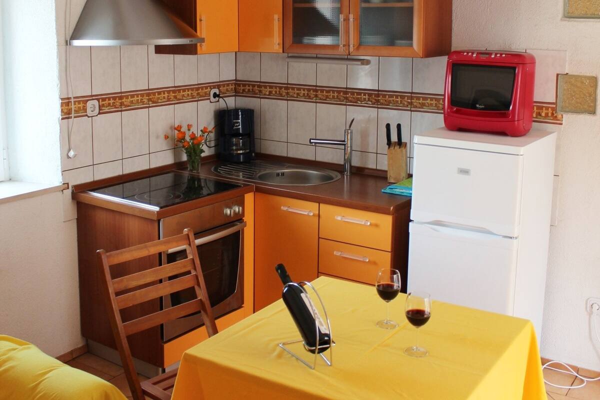 Appartement (2) | Dineren in de kamer
