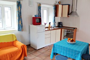 Apartment (1) | Wohnbereich | Flachbildfernseher