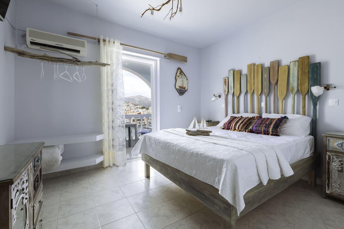 Departamento Prestigio, vista a la marina (101) | Cortinas blackout, insonorización y tabla de planchar con plancha