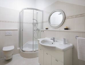 Superior Room | Bathroom | Shower, free toiletries, hair dryer, towels - Split Center Suites (Split)