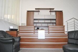 المنشأة من الداخل