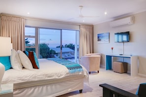 In-room safe, individually decorated, individually furnished - Amber Place (Cape Town)