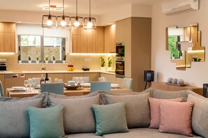 Luxury House | Living area | Smart TV, Netflix, DVD player, streaming services - Amaen Luxury House (Chania)