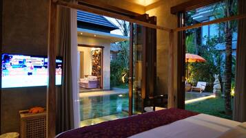 2 bedrooms, in-room safe, desk, iron/ironing board