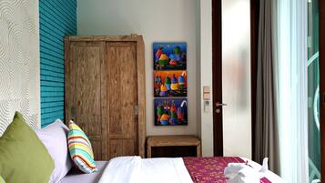 2 bedrooms, in-room safe, desk, iron/ironing board
