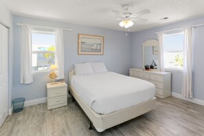 2 bedrooms, iron/ironing board, free WiFi, bed sheets - Gulf Front, Single Level, Screened Porch ~ Road's End (Indian Pass)