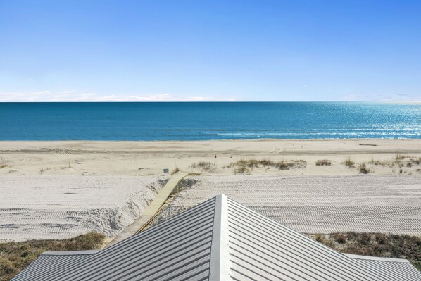 On the beach - Gulf Front, Single Level, Screened Porch ~ Road's End (Indian Pass)