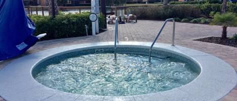 室外 SPA 浴池