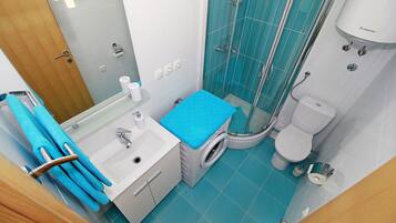 Apartment (A2+2) | Bathroom | Shower, towels