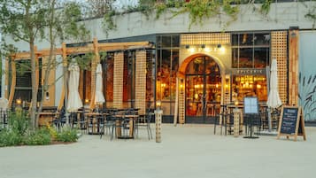 6 restaurants, serveren lunch, diner, Franse gerechten