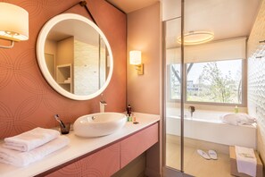 Leilighet (VIP with 3 rooms, 2 bedrooms) | Bad | Hårføner og håndklær
