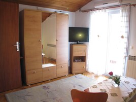Apartment (A4 attic) | Living area | TV