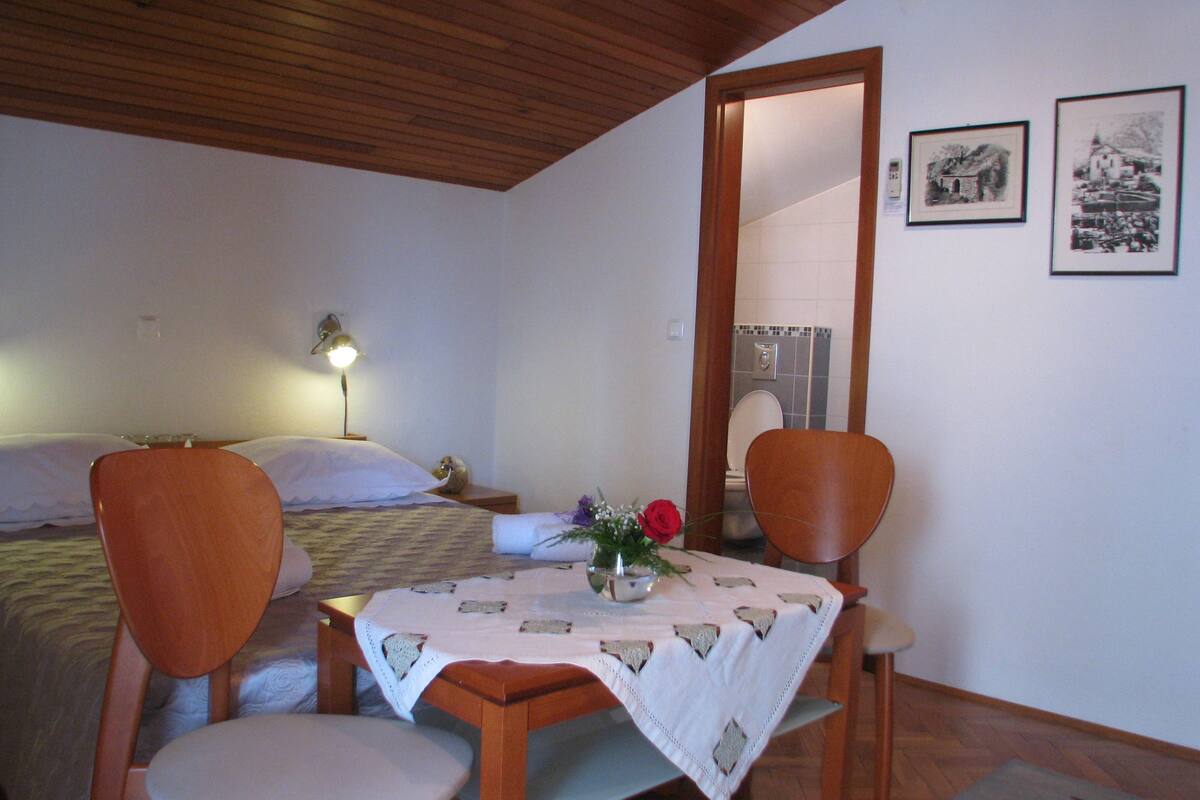 Apartment (A4 attic)