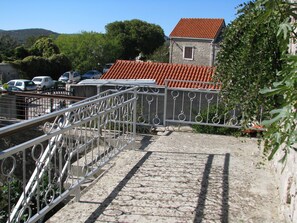 Apartment (A4+1) | Balcony - Holiday Home Irma (Pucisca)