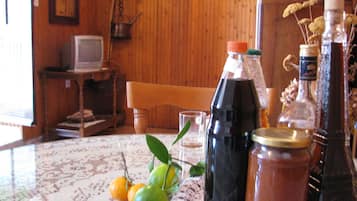 Appartement (A4+1) | Repas dans la chambre