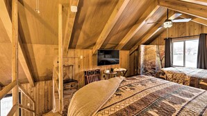 2 bedrooms, iron/ironing board, travel cot, Internet - Centennial Cabin w/ Hot Tub, Sauna & Pool Table! (Centennial)