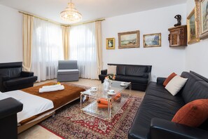 아파트 (A3+3) | 거실 공간 | 평면 TV