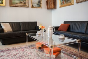 Apartment (A3+3) | Living area | Flat-screen TV