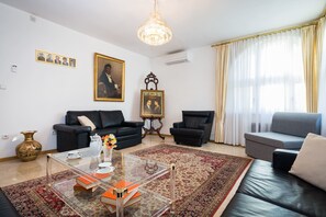 Apartment (A3+3) | Living area | Flat-screen TV