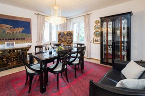 Apartment (A3+3) | In-room dining