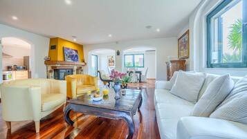 Fernseher, Tischtennisplatte