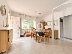 Dining - Nice house with private garden (Cambrils)